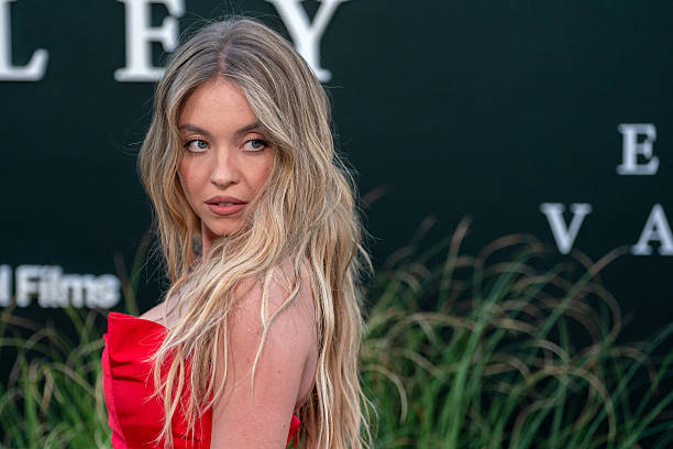 Actress Sydney Sweeney attends the Apple TV+ premiere of "Echo Valley" at AMC Lincoln Square 13 in New York City on June 4, 2025 — frame 2/3 (612×408)