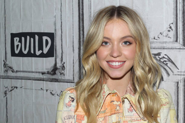 Actress Sydney Sweeney attends the Build Series to discuss "Euphoria" at Build Studio on June 24, 2019 in New York City — frame 2/12 (612×407)