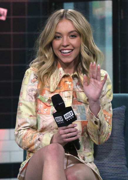 Actress Sydney Sweeney attends the Build Series to discuss "Euphoria" at Build Studio on June 24, 2019 in New York City — frame 5/12 (436×612)