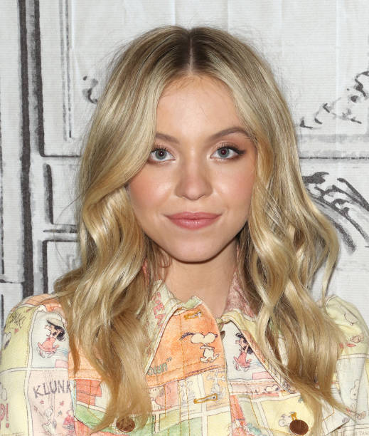 Actress Sydney Sweeney attends the Build Series to discuss "Euphoria" at Build Studio on June 24, 2019 in New York City — frame 3/12 (519×612)