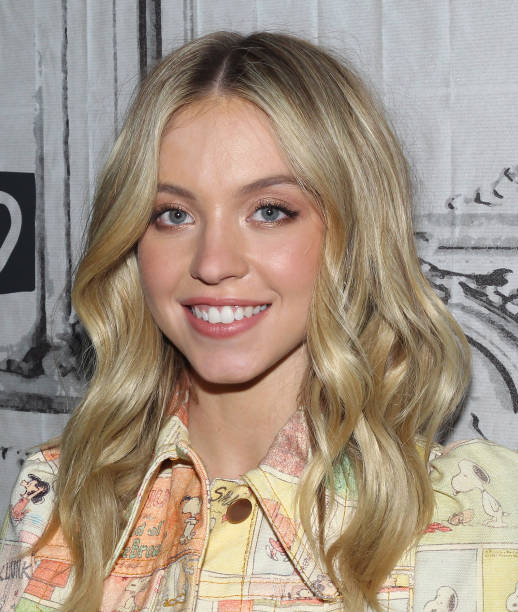 Actress Sydney Sweeney attends the Build Series to discuss "Euphoria" at Build Studio on June 24, 2019 in New York City — frame 1/12 (518×612)