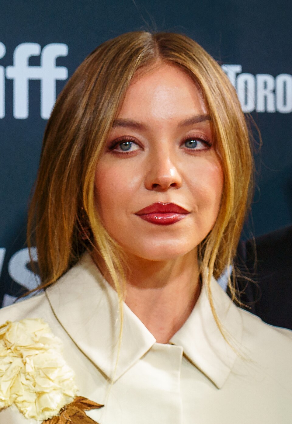 Ana de Armas and Sydney Sweeney at the 2024 Toronto International Film Festival (TIFF) for the movie Eden — frame 16/25 (1340×1946)