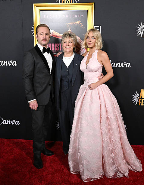 Ben Foster, Christy Martin and Sydney Sweeney attend the 2025 AFI FEST - "Christy" Premiere at TCL Chinese Theater on October 25, 2025 in Hollywood, California — frame 162/191 (478×612)
