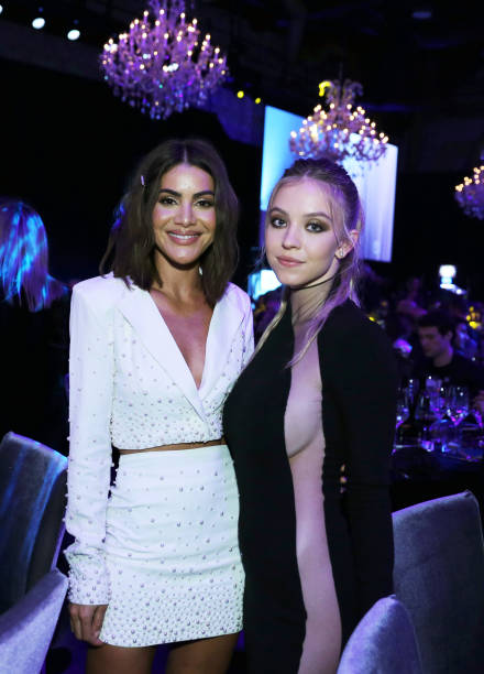 Camila Coelho and Sydney Sweeney attend Steven Tyler's Third Annual GRAMMY Awards Viewing Party to benefit Janie’s Fund presented by Live Nation at Raleigh Studios on January 26, 2020 in Los Angeles, California — frame 5/5 (440×612)