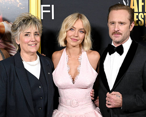 Christy Martin, Sydney Sweeney and Ben Foster attend the 2025 AFI FEST - "Christy" Premiere at TCL Chinese Theater on October 25, 2025 in Hollywood, California — frame 163/191 (612×490)