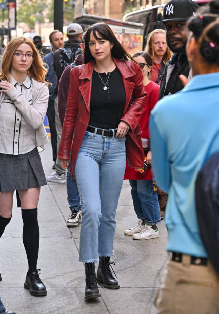 Dakota Johnson and Sydney Sweeney are seen on the set of "Madame Web" on 42nd Street on October 11, 2022 in New York City (427×612)