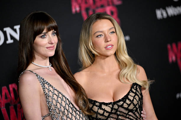 Dakota Johnson and Sydney Sweeney attend the World Premiere of Sony Pictures' "Madame Web" at Regency Village Theatre on February 12, 2024 in Los Angeles, California — frame 126/129 (612×408)