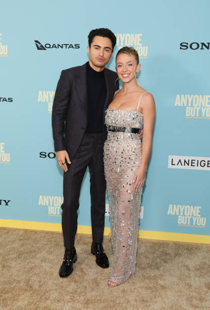 Darren Barnet and Sydney Sweeney attend Columbia Pictures' "Anyone But You" New York Premiere at AMC Lincoln Square Theater on December 11, 2023 in New York City — frame 18/24 (416×612)