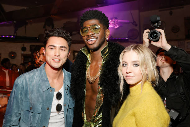Darren Barnet, Lil Nas X and Sydney Sweeney pose as Tom Ford Beauty launches Ombré Leather Parfum on December 02, 2021 in West Hollywood, California (612×408)