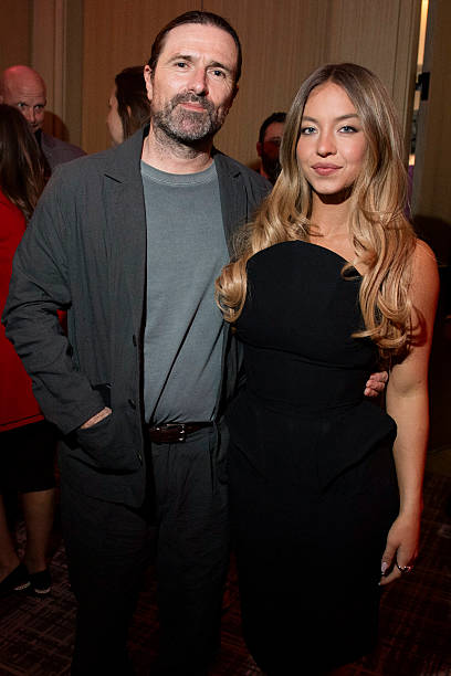 David Michod, Sydney Sweeney at the 2025 Road to the Golden Globes Party during the Toronto Film Festival at the Four Seasons Hotel Toronto on September 06, 2025 in Toronto, Ontario — frame 117/152 (408×612)
