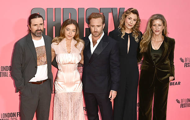 David Michod, Sydney Sweeney, Ben Foster, Mirrah Foulkes, Kerry Kohansky-Roberts at the "Christy" Headline Gala - The 69th BFI London Film Festival held at The Royal Festival Hall on October 17, 2025 in London, England — frame 4/57 (612×389)