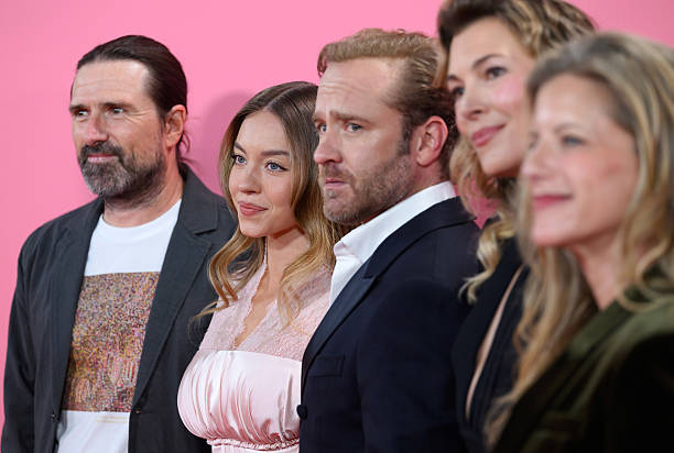 Director David Michôd, Sydney Sweeney, Ben Foster, Mirrah Foulkes and Kerry Kohansky-Roberts attend the "Christy" Headline Gala at the 69th BFI London Film Festival at The Royal Festival Hall on October 17, 2025 in London, England — frame 9/20 (612×412)