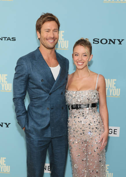 Glen Powell and Sydney Sweeney attend Columbia Pictures' "Anyone But You" New York Premiere at AMC Lincoln Square Theater on December 11, 2023 in New York City — frame 21/24 (436×612)