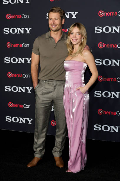 Glen Powell and Sydney Sweeney promote the upcoming film "Anyone But You" at the Sony Pictures Entertainment presentation during CinemaCon, the official convention of the National Association of Theatre Owners, at The Colosseum at Caesars Palace on April 24, 2023 in Las Vegas, Nevada — frame 13/43 (408×612)