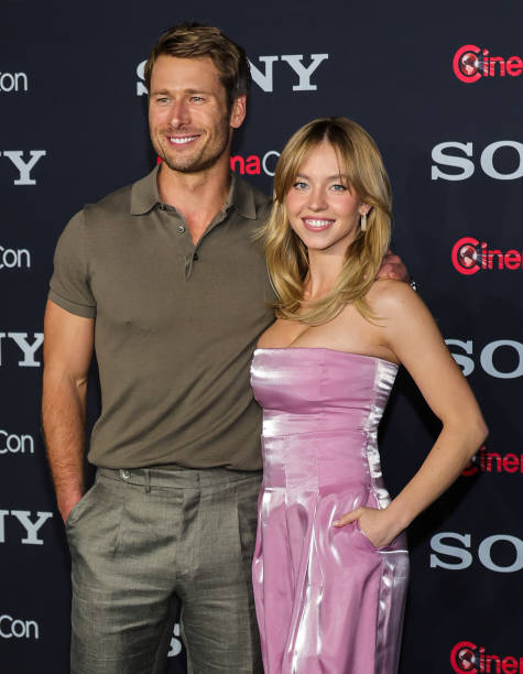 Glen Powell and Sydney Sweeney promote the upcoming film "Anyone But You" at the Sony Pictures Entertainment presentation during CinemaCon, the official convention of the National Association of Theatre Owners, at The Colosseum at Caesars Palace on April 24, 2023 in Las Vegas, Nevada — frame 26/29 (475×612)