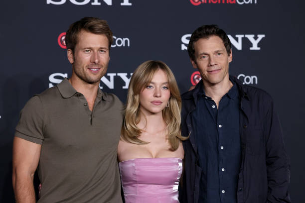 Glen Powell, Sydney Sweeney and Will Gluck of "Anyone But You" attend the Sony Pictures Entertainment presentation during CinemaCon, the official convention of the National Association of Theatre Owners, at The Colosseum at Caesars Palace on April 24, 2023 in Las Vegas, Nevada — frame 6/8 (612×408)