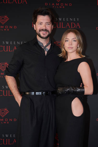 Álvaro Morte and Sydney Sweeney pose for a photo during a press conference for the movie 'Immaculate' at Four Seasons Hotel on May 2, 2024 in Mexico City, Mexico — frame 18/20 (408×612)