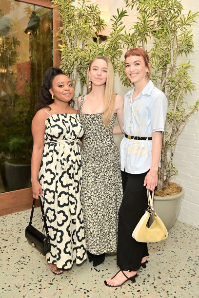 Quinta Brunson, Sydney Sweeney, and Britt Lower attend the Glamour x Tory Burch Luncheon Celebrating the Emmys at Holloway House on September 10, 2022 in West Hollywood, California (408×612)