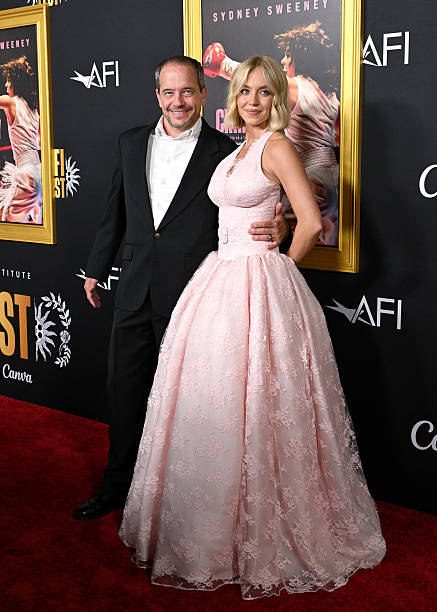 Steven Sweeney and Sydney Sweeney attend the 2025 AFI FEST - "Christy" Premiere at TCL Chinese Theater on October 25, 2025 in Hollywood, California — frame 166/191 (437×612)
