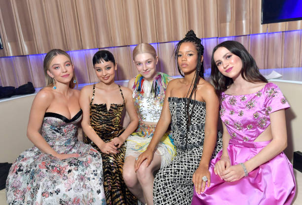 Sydney Sweeney, Alexa Demie, Hunter Schafer, Taylor Russell, and Maude Apatow attend the 2020 Vanity Fair Oscar Party hosted by Radhika Jones at Wallis Annenberg Center for the Performing Arts on February 09, 2020 in Beverly Hills, California — frame 165/179 (612×416)