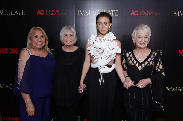 Sydney Sweeney and guests are seen at the Beyond Fest Premiere of Neon’s IMMACULATE at The Egyptian Theatre Hollywood on March 15, 2024 in Los Angeles, California — frame 1/10 (612×405)
