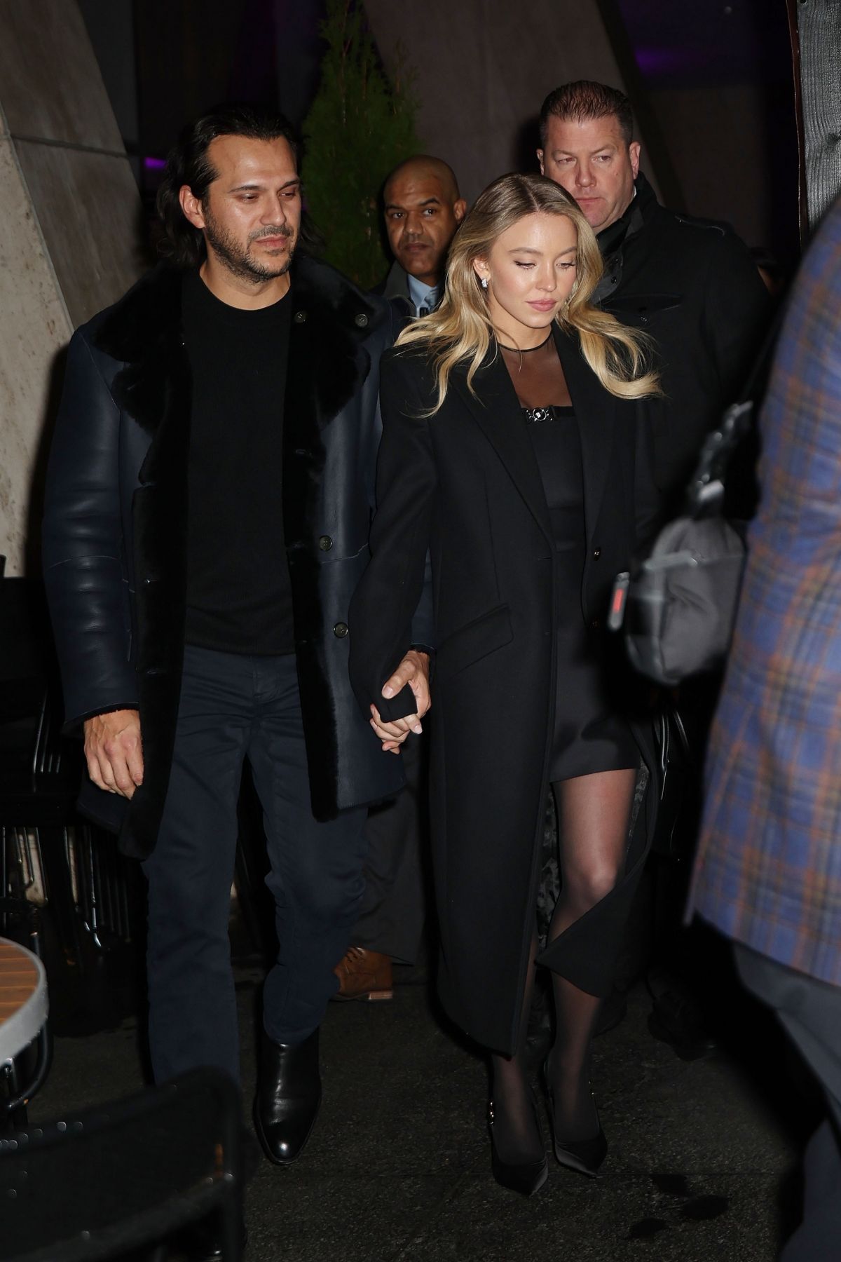 SYDNEY SWEENEY and Jonathan Davino Arrives at SNL After-party in New York 03/02/2024 (1200×1800)
