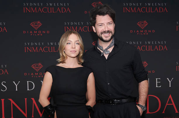 Sydney Sweeney and Álvaro Morte pose for a photo during a press conference for the movie 'Immaculate' at Four Seasons Hotel on May 2, 2024 in Mexico City, Mexico — frame 15/20 (612×405)