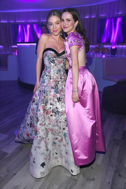 Sydney Sweeney and Maude Apatow attend the 2020 Vanity Fair Oscar Party hosted by Radhika Jones at Wallis Annenberg Center for the Performing Arts on February 09, 2020 in Beverly Hills, California — frame 164/179 (408×612)