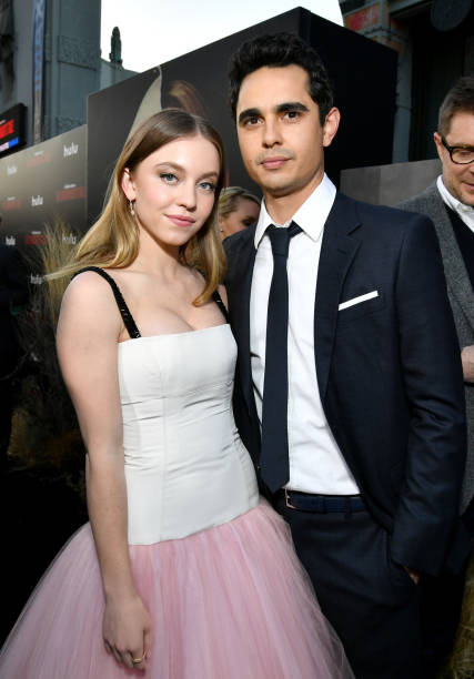 Sydney Sweeney and Max Minghella attend the premiere of Hulu's "The Handmaid's Tale" Season 2 at TCL Chinese Theatre on April 19, 2018 in Hollywood, California — frame 8/9 (427×612)