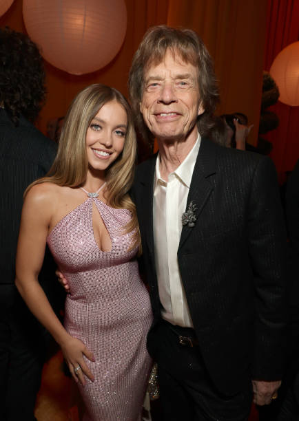 Sydney Sweeney and Mick Jagger attend the 2025 Vanity Fair Oscar Party Hosted By Radhika Jones at Wallis Annenberg Center for the Performing Arts on March 02, 2025 in Beverly Hills, California — frame 82/179 (434×612)