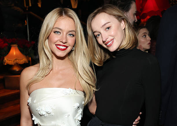 Sydney Sweeney and Phoebe Dynevor attend the after party for the Los Angeles premiere of Lionsgate's "The Housemaid" on December 15, 2025 in Hollywood, California — frame 195/234 (612×435)