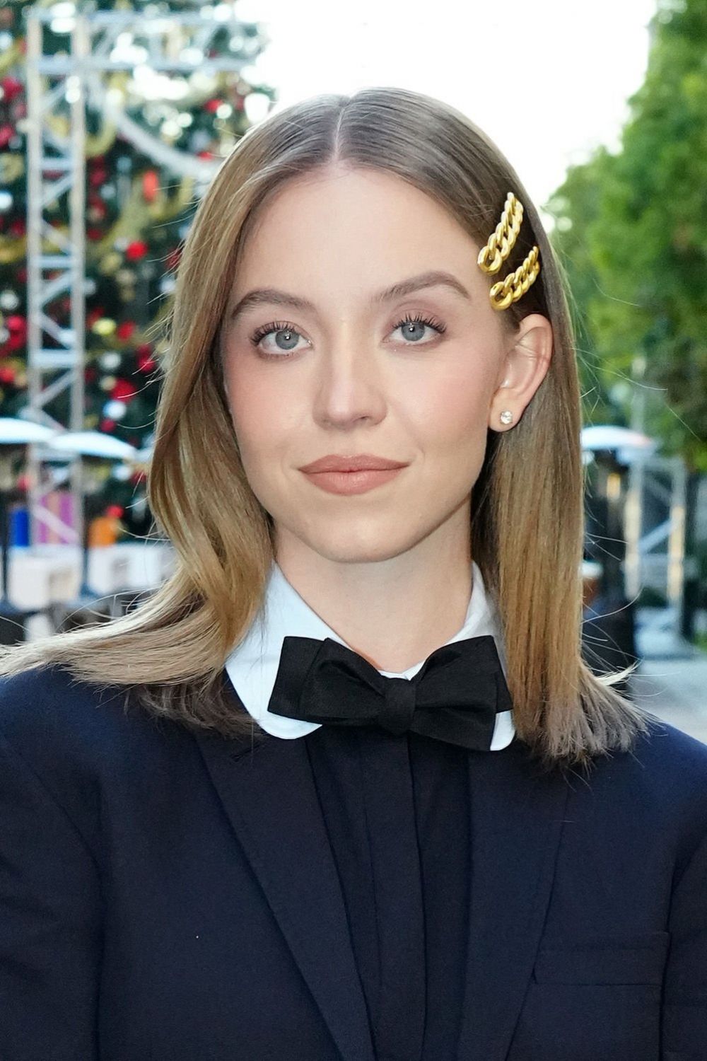 SYDNEY SWEENEY Arrives at Euphoria FYC Event at Paramount Theatre in Los Angeles 12/18/2022 — frame 10/11 (1000×1500)