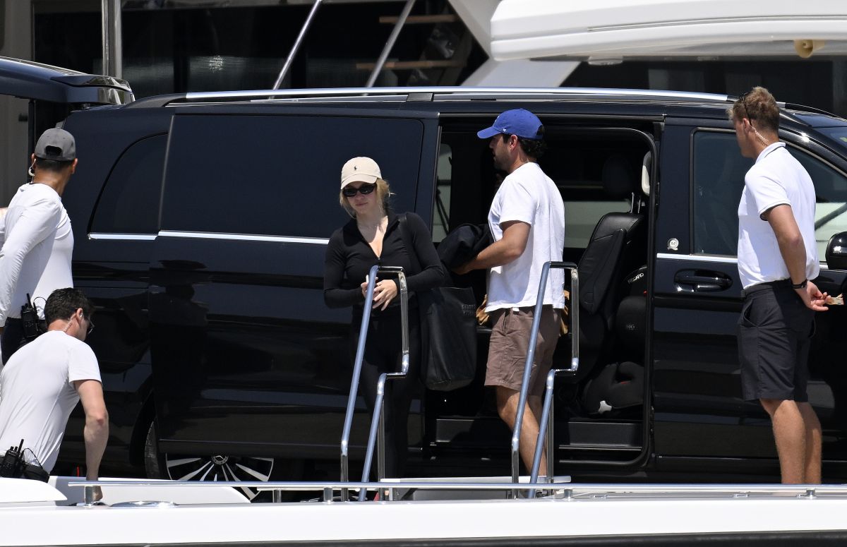 Sydney Sweeney Arrives at Port of Andratx in Mallo