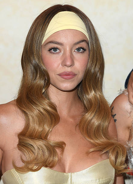 Sydney Sweeney arrives at the Los Angeles Special Screening Of "Americana" at Desert 5 Spot on August 03, 2025 in Los Angeles, California — frame 5/21 (442×612)