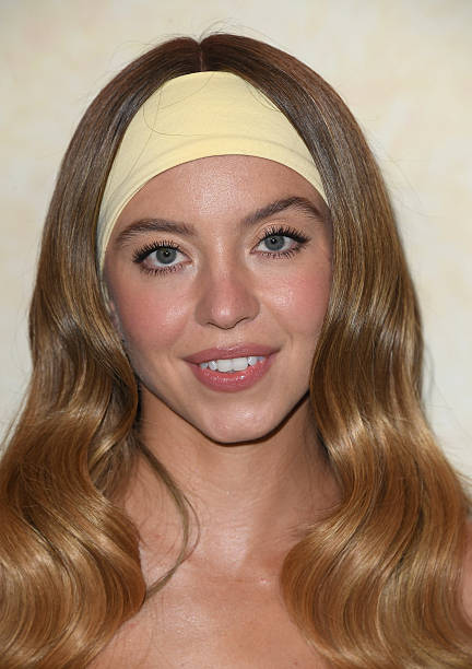 Sydney Sweeney arrives at the Los Angeles Special Screening Of "Americana" at Desert 5 Spot on August 03, 2025 in Los Angeles, California — frame 14/21 (432×612)