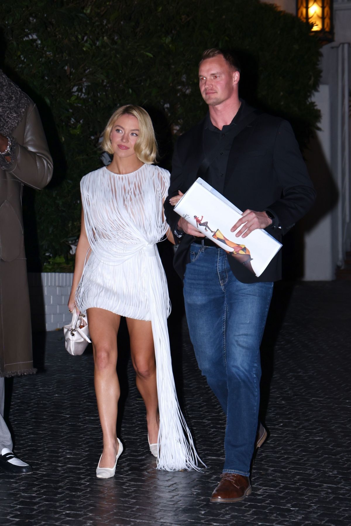 SYDNEY SWEENEY Arrives at W Magazine Golden Globe Party at Chateau Marmont in Los Angeles 01/10/2026 — frame 42/48 (1200×1799)