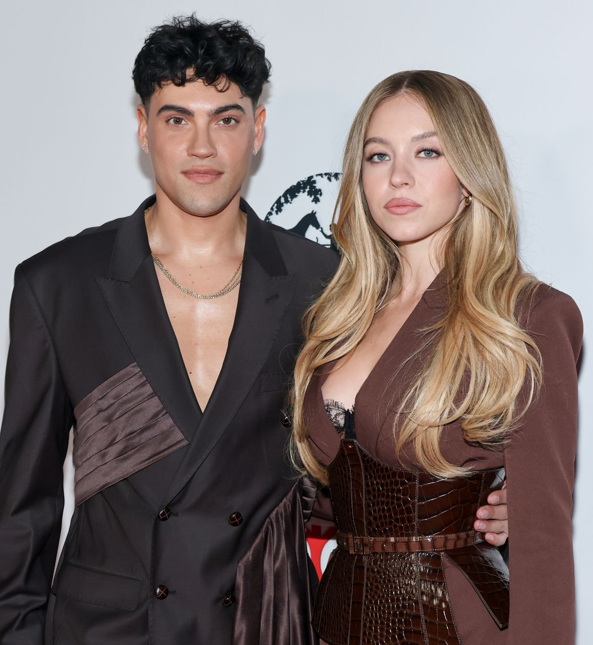 SYDNEY SWEENEY at 10th annual Hollywood Beauty Awards in Los Angeles 04/06/2025 (1200×1305)