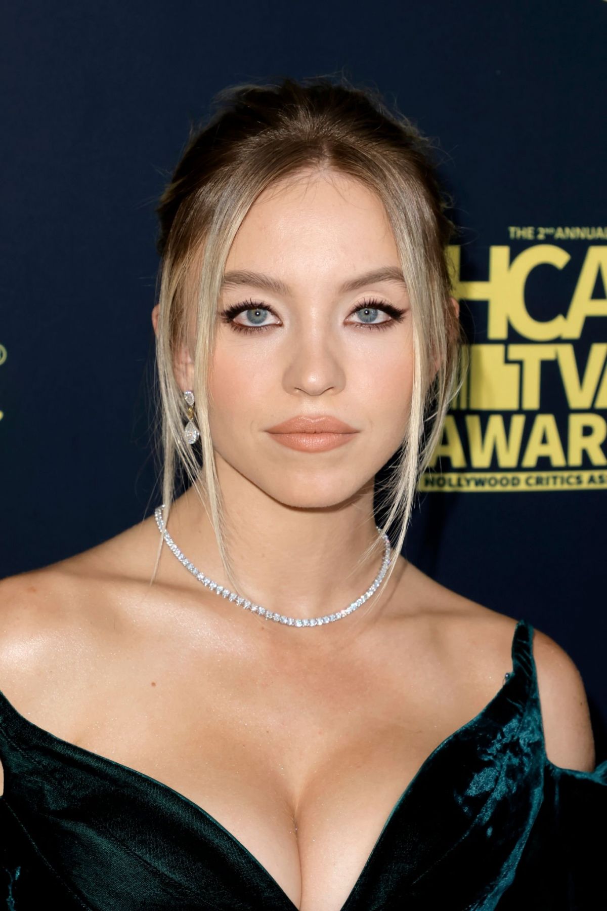 SYDNEY SWEENEY at 2nd Annual HCA TV Aards in Los Angeles 08/13/2022 (1200×1800)