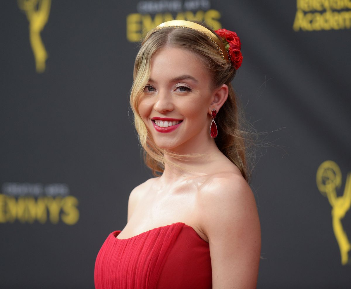 SYDNEY SWEENEY at 71st Annual Creative Arts Emmy Awards in Los Angeles 09/2015/2019 (1200×990)