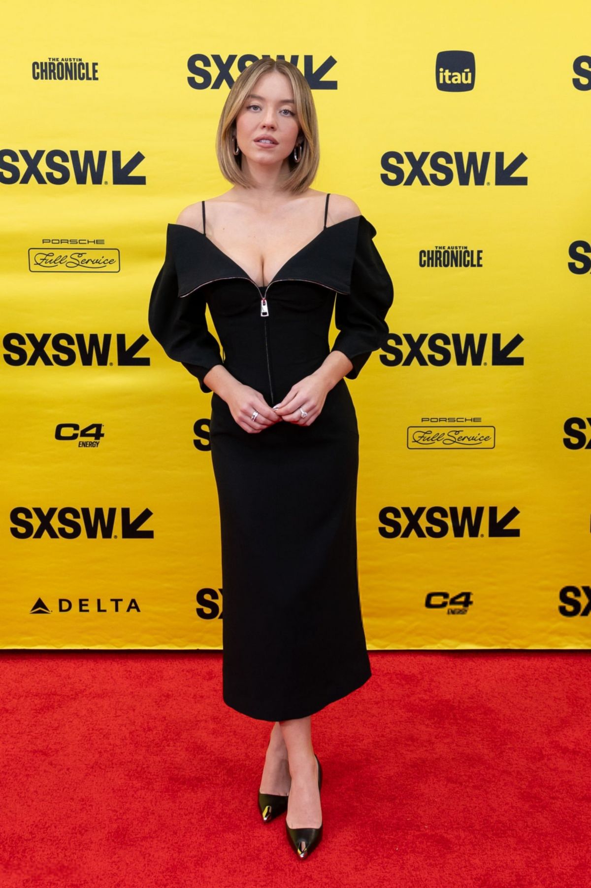 SYDNEY SWEENEY at A Conversation with Sydney Sweeney Event at SXSW in Austin 03/12/2024 — frame 78/80 (1200×1801)