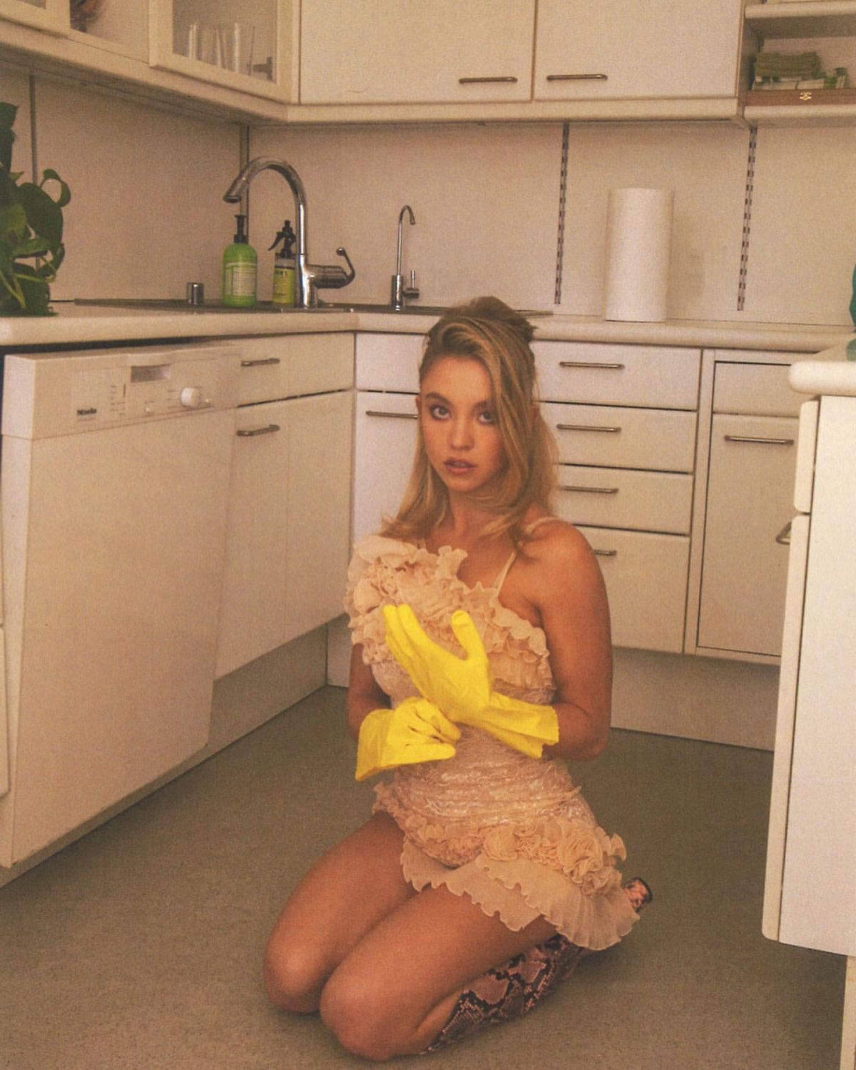 SYDNEY SWEENEY at a Photoshoot, February 2020 (1200×1500)