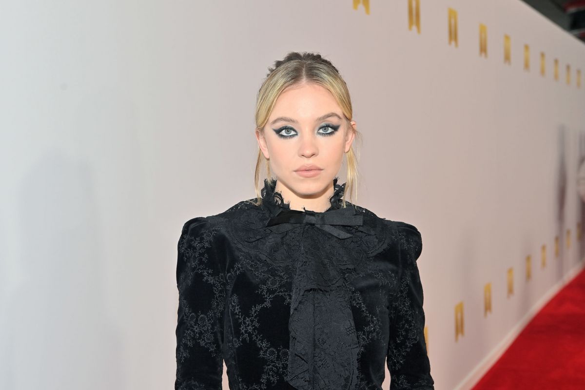 SYDNEY SWEENEY at Academy Museum of Motion Pictures and Vanity Fair Premiere Party in Los Angeles 09/29/2021 (1200×800)