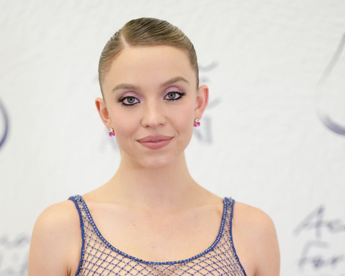 SYDNEY SWEENEY at Armani Beauty Acqua for Life Charity Event in Los Angels 11/05/2022 (1200×960)