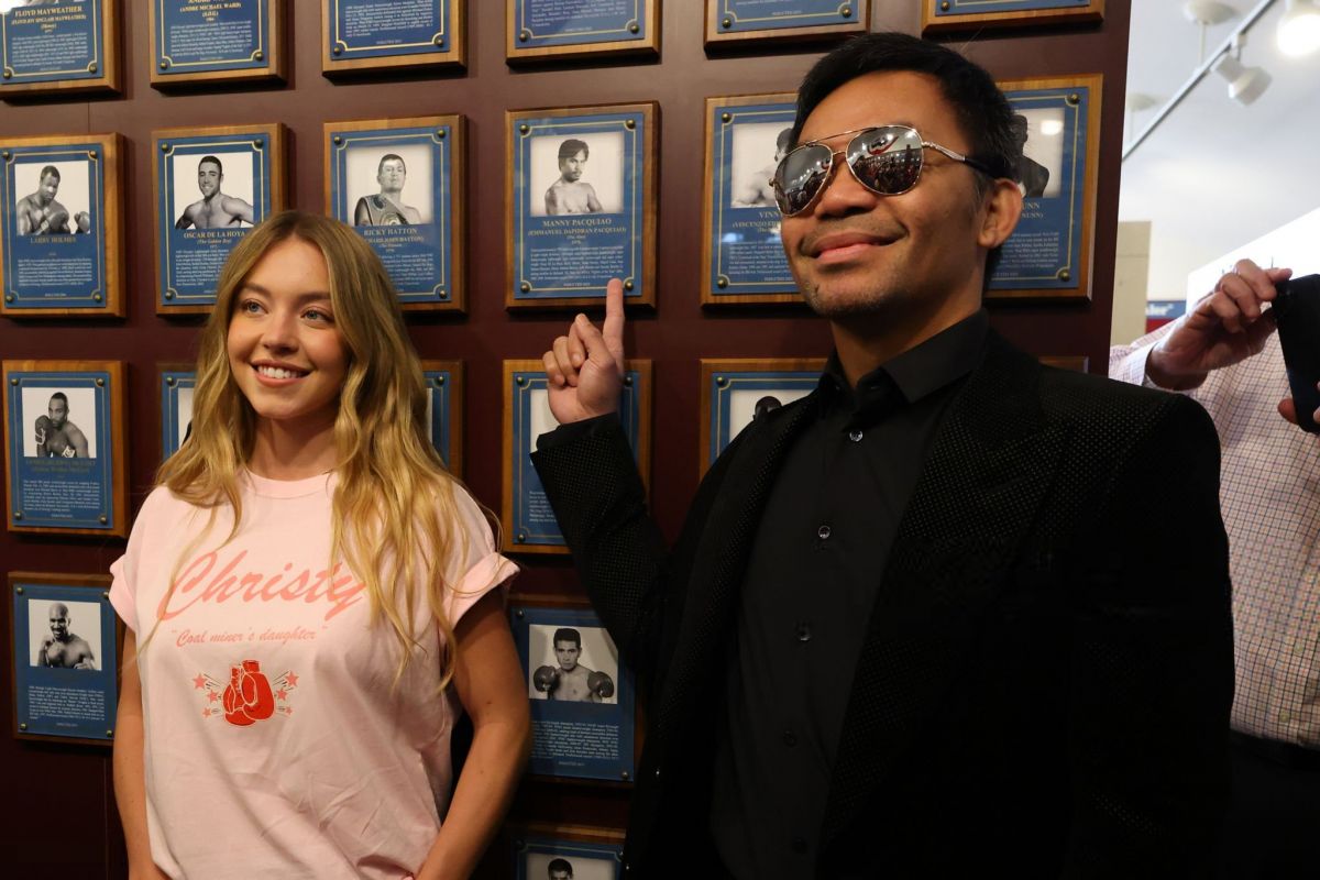 SYDNEY SWEENEY at Boxing Hall of Fame Induction Ceremony and Parade of Champions in Canastota 06/08/2025 (1200×800)