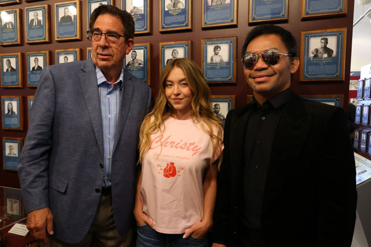 SYDNEY SWEENEY at Boxing Hall of Fame Induction Ceremony and Parade of Champions in Canastota 06/08/2025 (1200×800)