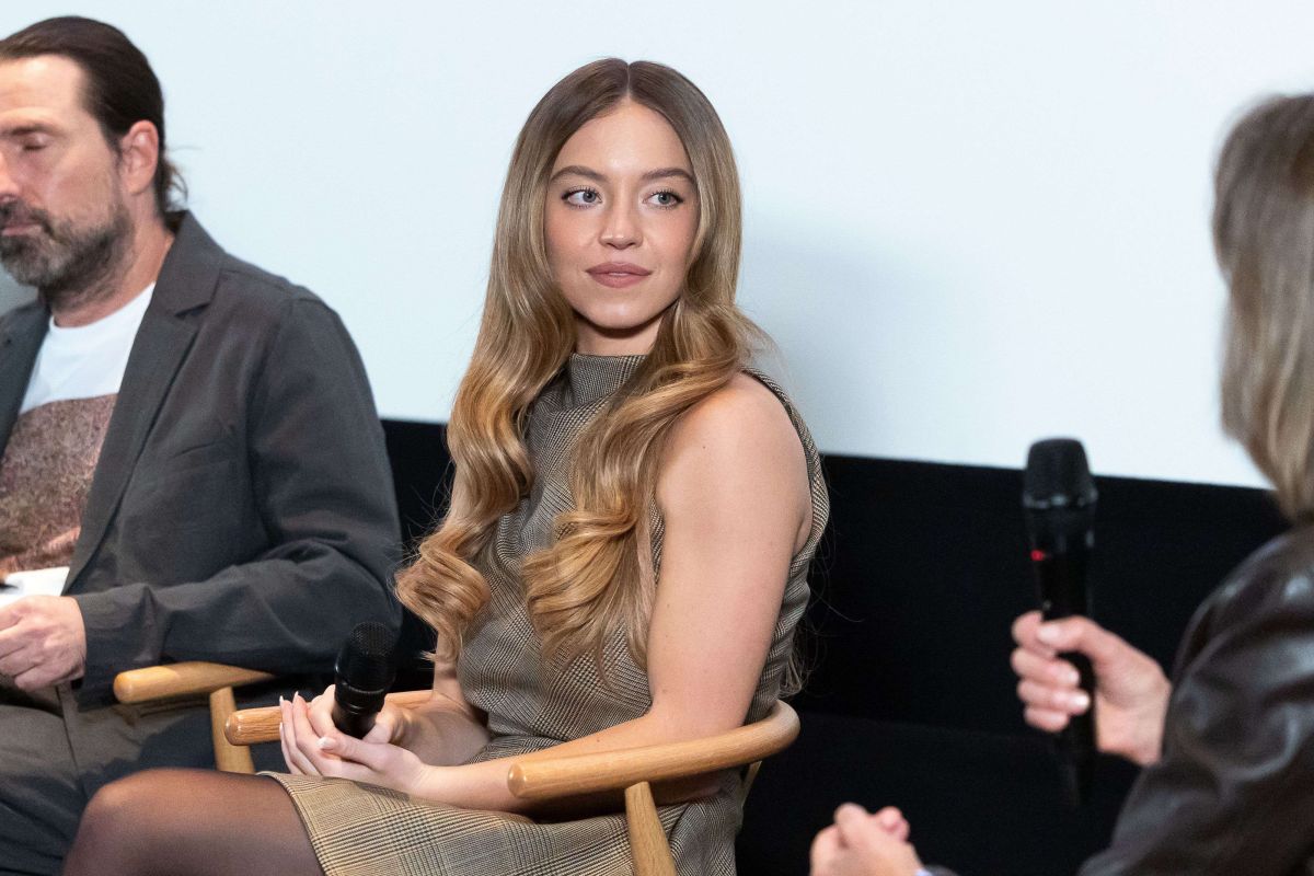 SYDNEY SWEENEY at Christy Special Screening and Q&A in London 10/17/2025 — frame 57/65 (1200×800)
