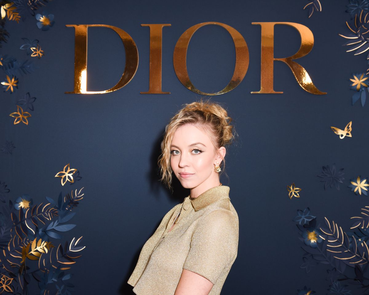 SYDNEY SWEENEY at Dior Beauty Celebrates J’adore with Holiday Dinner in West Hollywood 12/14/2021 (1200×960)