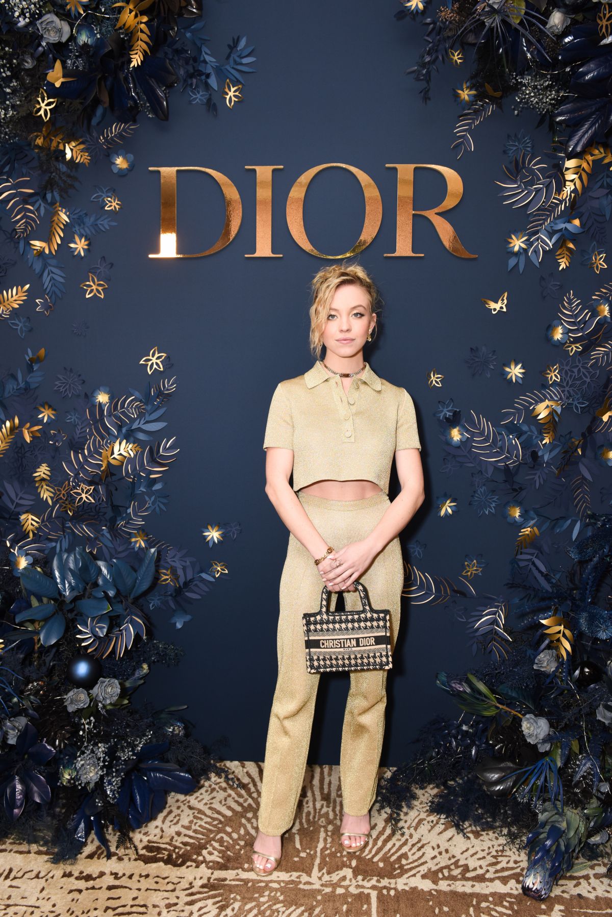 SYDNEY SWEENEY at Dior Beauty Celebrates J’adore with Holiday Dinner in West Hollywood 12/14/2021 (1200×1798)