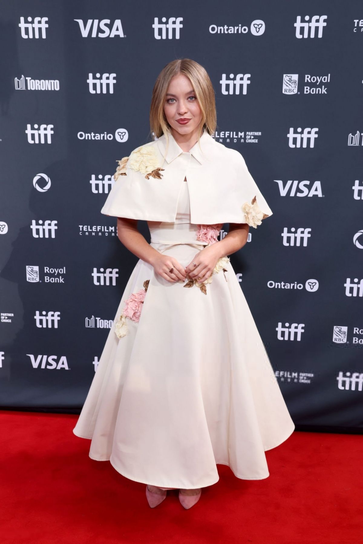 SYDNEY SWEENEY at Eden Premiere at 2024 Toronto International Film Festival 09/07/2024 — frame 20/29 (1200×1800)