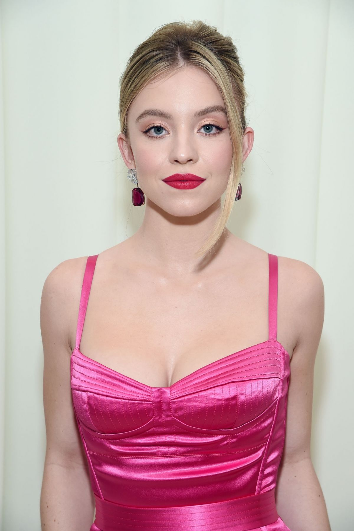 SYDNEY SWEENEY at Elton John Aids Foundation Oscar Viewing Party in West Hollywood 02/09/2020 — frame 25/33 (1200×1803)